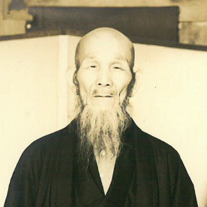 露山（畠中清喜）「馬」木炭画・水墨・10号大　本人画像