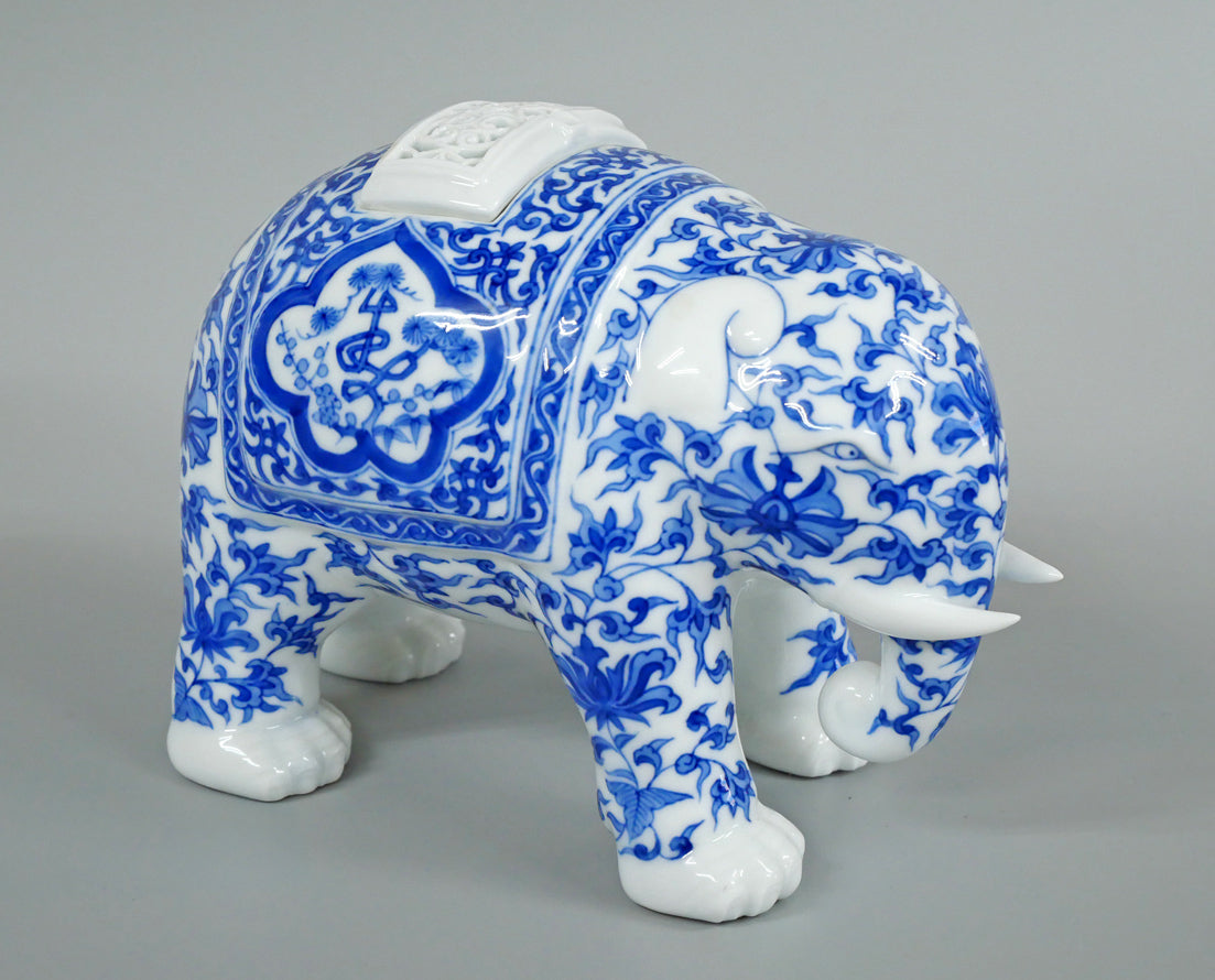 十四代辻常陸「染付吉祥文象香炉」磁器・共箱　全体画像3