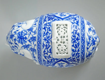 十四代辻常陸「染付吉祥文象香炉」磁器・共箱　上部画像1